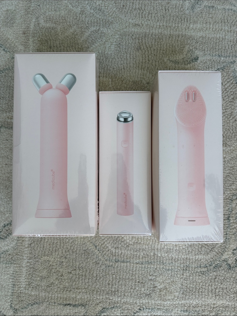 medicube Mini Booster Pro Plus Full Facial Device Set | 3-in-1 Korean Facial Dev - Picture 2 of 4